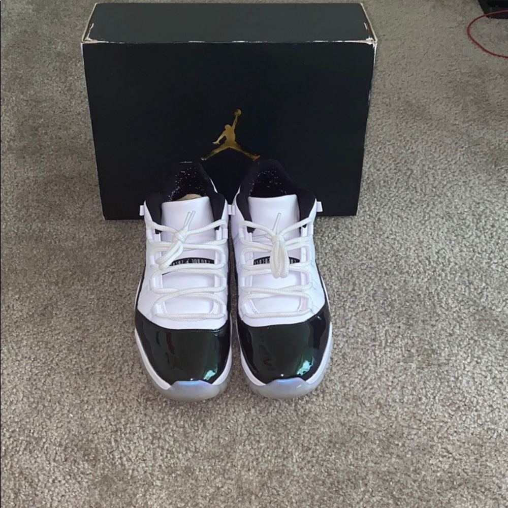 Jordan 11 Low Iridescent